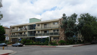 8211 Owensmouth Ave in Canoga Park, CA - Building Photo - Building Photo