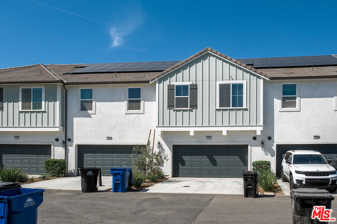 4071 E Peony Paseo in Ontario, CA - Building Photo