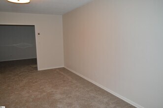 2462 E Blackstock Rd in Roebuck, SC - Building Photo - Building Photo