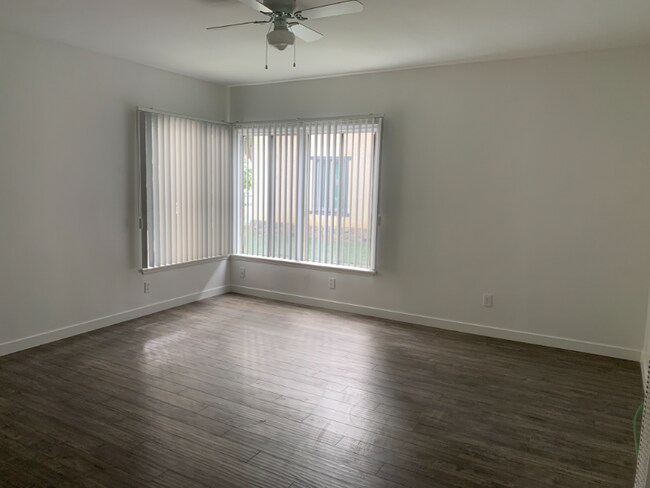 14711 Erwin St in Los Angeles, CA - Building Photo - Building Photo