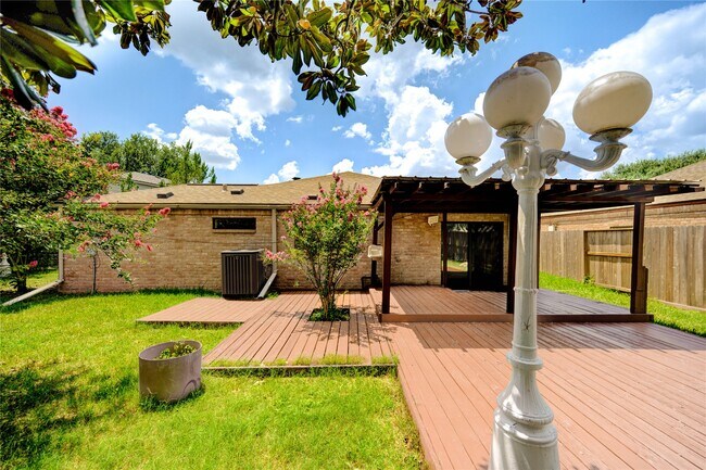 2107 Jamara Ln in Houston, TX - Building Photo - Building Photo