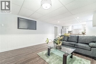 146 Welbourn Dr in Hamilton, ON - Building Photo - Building Photo