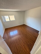 14942 Burbank Blvd in Los Angeles, CA - Building Photo - Building Photo