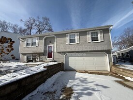 1621 Warbler Dr in Naperville, IL - Building Photo