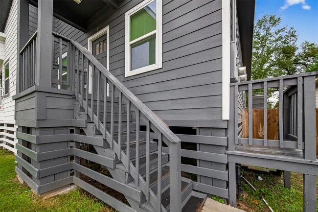 property at 4302 Hirsch Rd