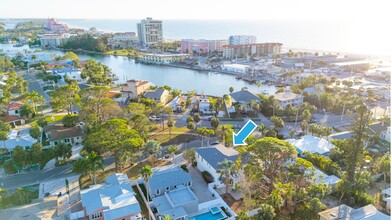 104 44th Ave in St Pete Beach, FL - Foto de edificio - Building Photo