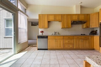 23 Vine Hill Rd in Farmington, CT - Building Photo - Building Photo