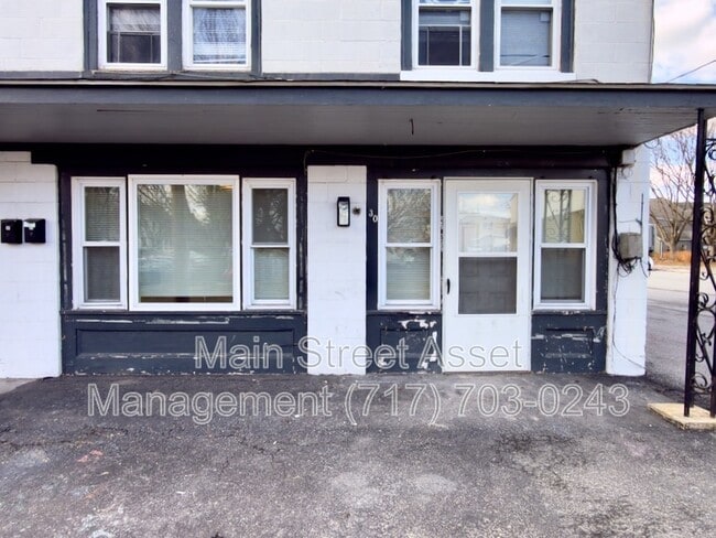 30 S Wolf St in Manheim, PA - Building Photo - Building Photo