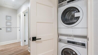 49 Alcantarra Ave in Coral Gables, FL - Building Photo - Building Photo