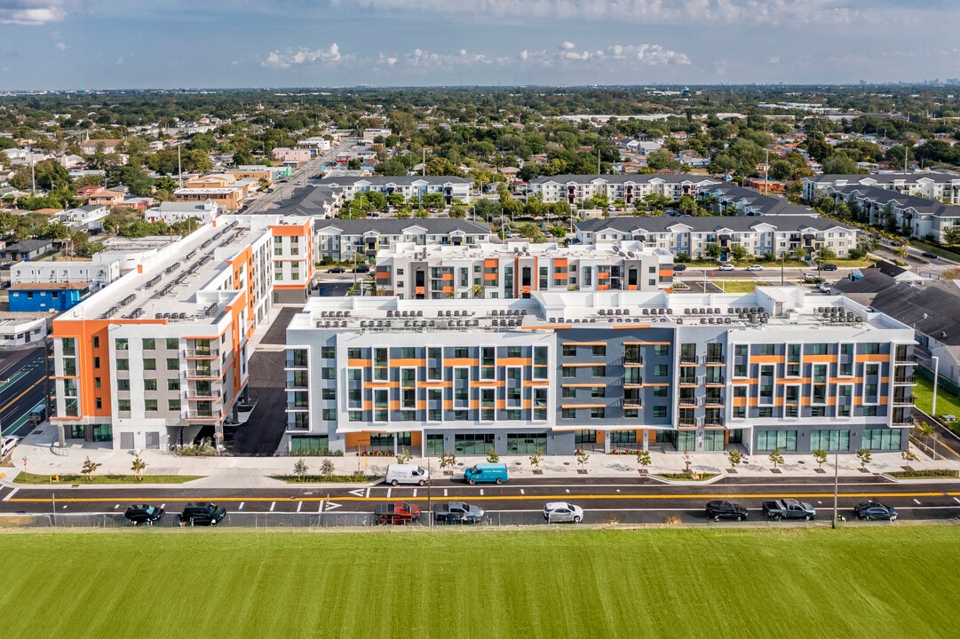 Liberty Square Serenity in Miami, FL - Foto de edificio