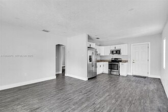 2960 NW 63rd St in Miami, FL - Building Photo - Building Photo