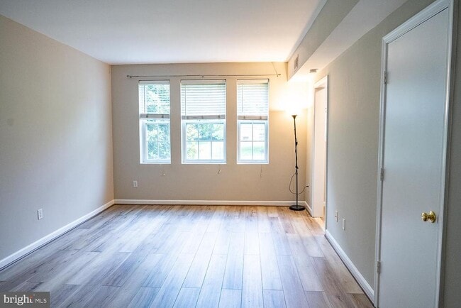 1721 Queens Ln in Arlington, VA - Building Photo - Building Photo