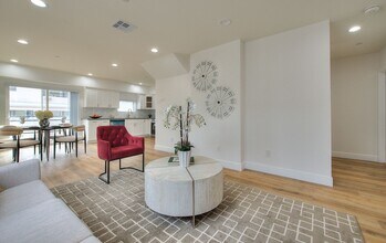 11726 Hamlin St in Los Angeles, CA - Building Photo - Building Photo