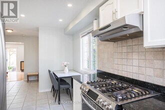 1508 Pinecliff Rd in Oakville, ON - Building Photo - Building Photo