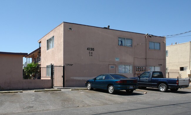 4120-4136 Silver Dollar Ave in Las Vegas, NV - Building Photo - Building Photo