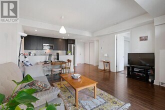 100 Champagne Ave S in Ottawa, ON - Building Photo - Building Photo