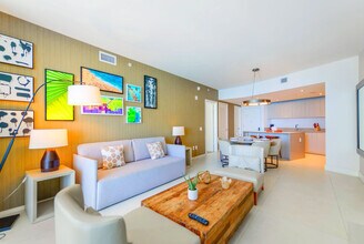 4111 S Ocean Dr in Hollywood, FL - Building Photo - Building Photo