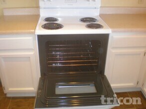 10906 W Calle del Sol in Phoenix, AZ - Foto de edificio - Building Photo