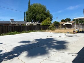 593 Maxwell Ln in Lathrop, CA - Foto de edificio - Building Photo