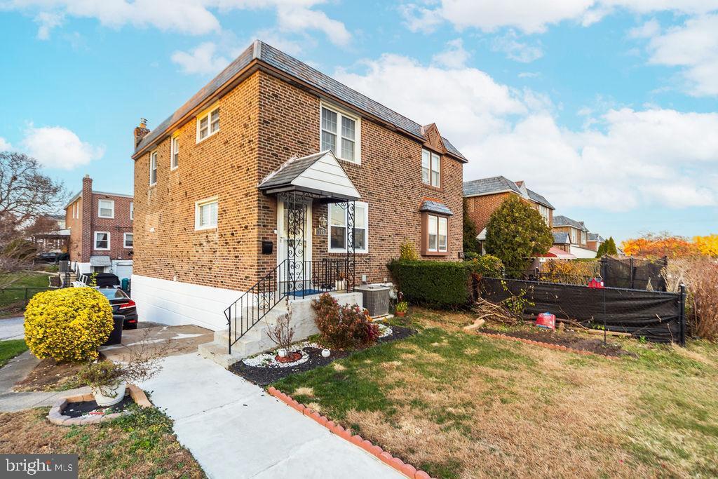 945 Fariston Dr in Drexel Hill, PA - Building Photo