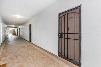 2970 NE 16th Ave in Oakland Park, FL - Building Photo - Building Photo