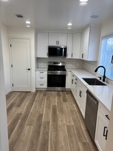 7049 Sunnycrest Trl, Unit 4248 in Tujunga, CA - Building Photo - Building Photo