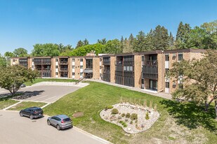 Parkview Terrace in Roseville, MN - Building Photo