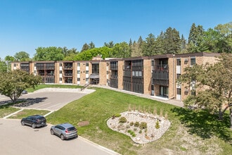Parkview Terrace in Roseville, MN - Building Photo - Primary Photo