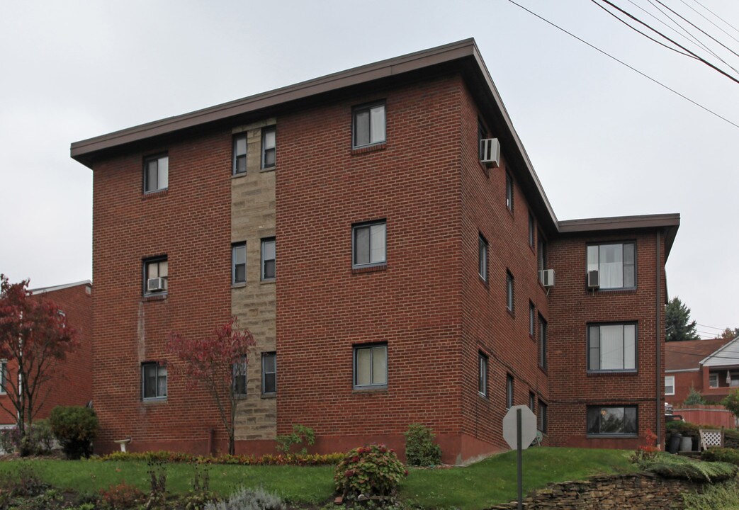 1000 Hartman St in McKeesport, PA - Foto de edificio