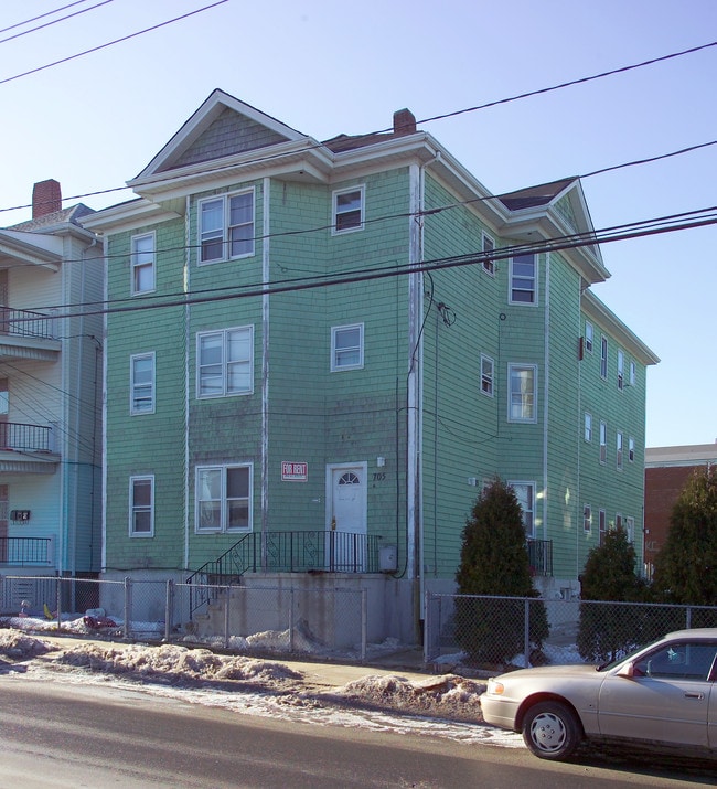 693-705 Rodman St in Fall River, MA - Building Photo - Building Photo