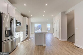 13172 Arches Rd in Herndon, VA - Building Photo - Building Photo