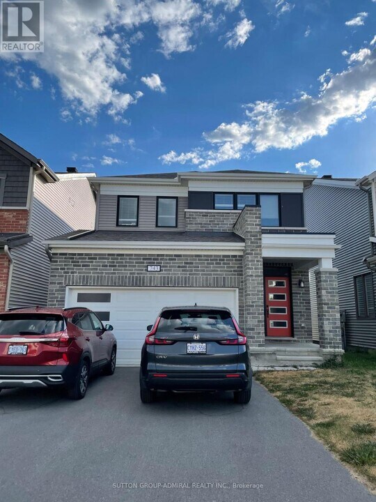 743 Brittanic Rd in Ottawa, ON - Building Photo
