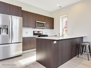 6535 W Dickens Ave-Unit -3W in Chicago, IL - Building Photo - Building Photo