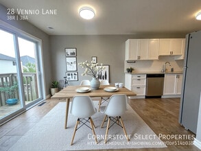 28 Vennio Ln in Hamilton, ON - Building Photo - Building Photo