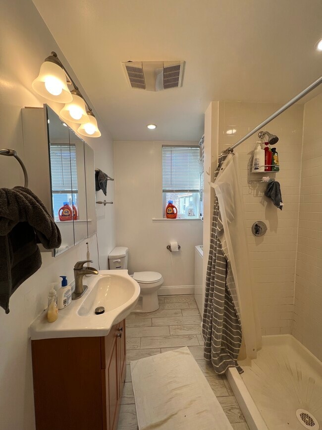 176 Elm St, Unit 3 in North Cambridge, MA - Building Photo - Building Photo