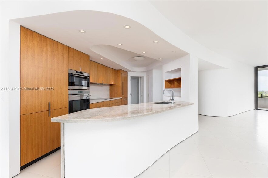 720 NE 69th St, Unit 9N in Miami, FL - Building Photo