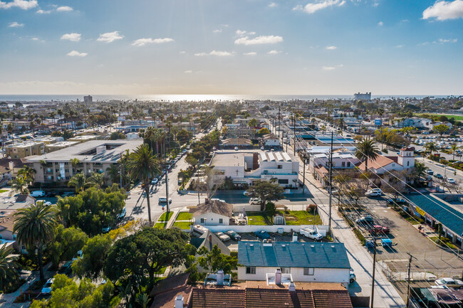 1718 Hornblend St in San Diego, CA - Building Photo - Building Photo