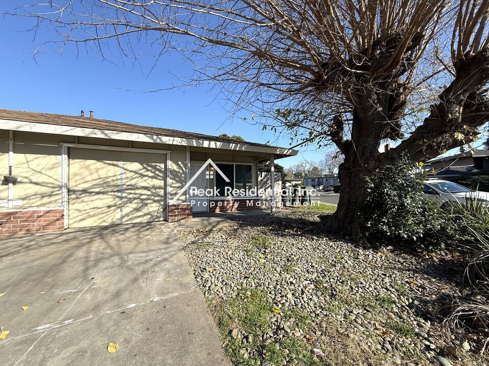 2721 Bravado Dr in Rancho Cordova, CA - Building Photo