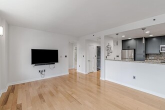 250 King St in San Francisco, CA - Building Photo - Building Photo