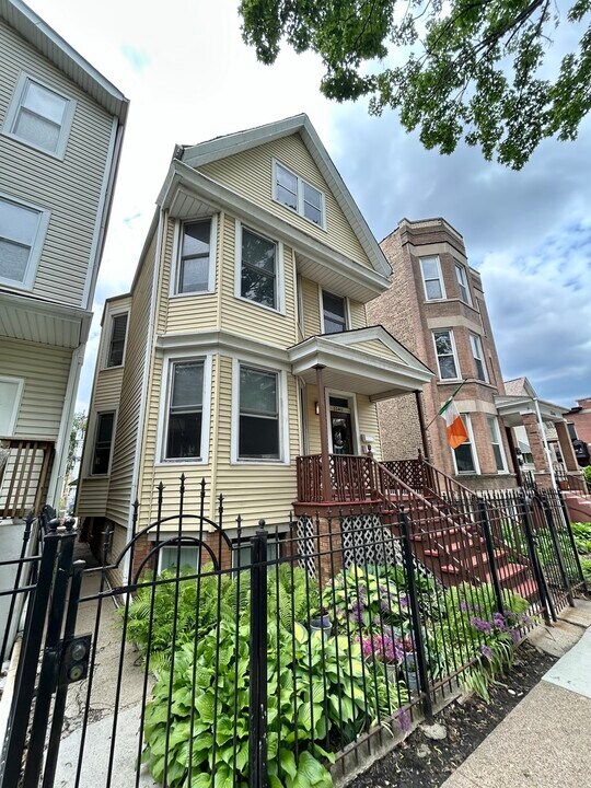 3240 N Whipple St in Chicago, IL - Building Photo