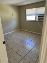 2495 Bayside St, Unit B in Naples, FL - Building Photo - Building Photo