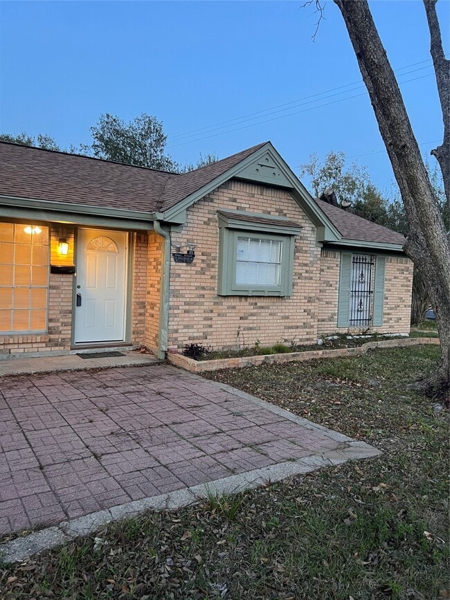 319 Bellmar Dr in Houston, TX - Building Photo - Building Photo