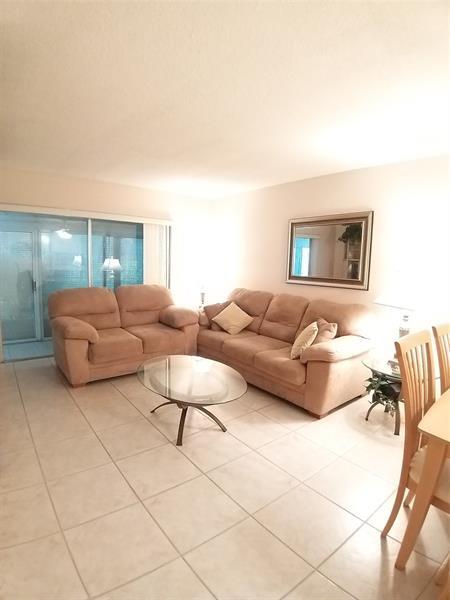 4700 Washington St in Hollywood, FL - Building Photo