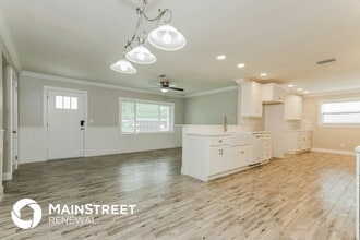 215 Cranberry Ln in Brandon, FL - Building Photo - Building Photo