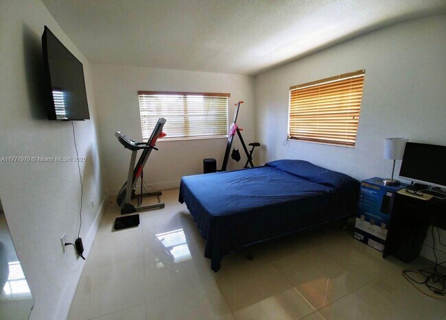 8782 SW 12th St in Miami, FL - Building Photo - Building Photo