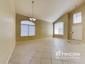 13700 N 82nd Ln in Peoria, AZ - Building Photo - Building Photo