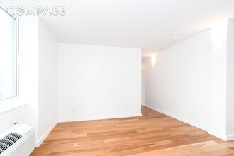 60 Henry St-Unit -7-E in New York, NY - Building Photo - Building Photo