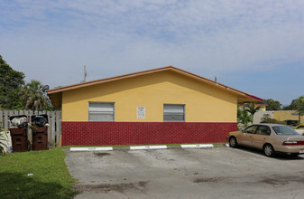 420-428 NE 14th St in Fort Lauderdale, FL - Building Photo - Building Photo