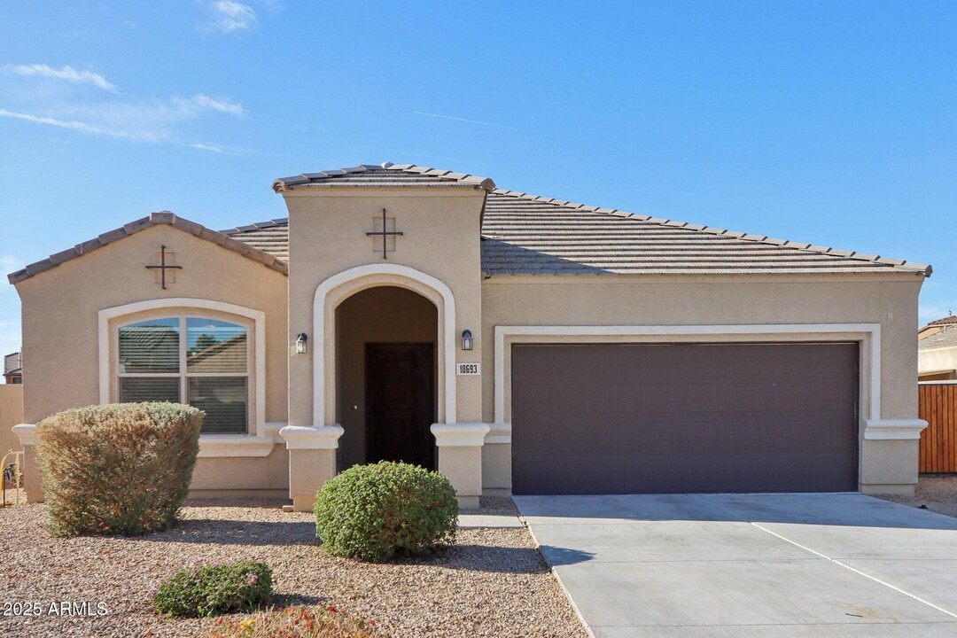 10693 E Sunflower Ct in Florence, AZ - Building Photo