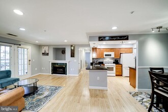 6603 Thackwell Way in Alexandria, VA - Foto de edificio - Building Photo